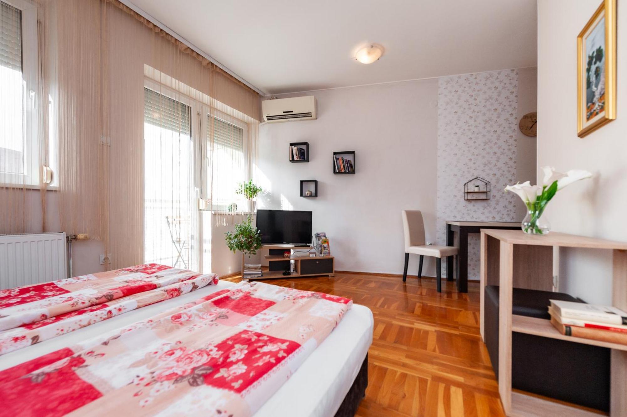 Momo'S Studio Apartment سوبوتيتْسا المظهر الخارجي الصورة