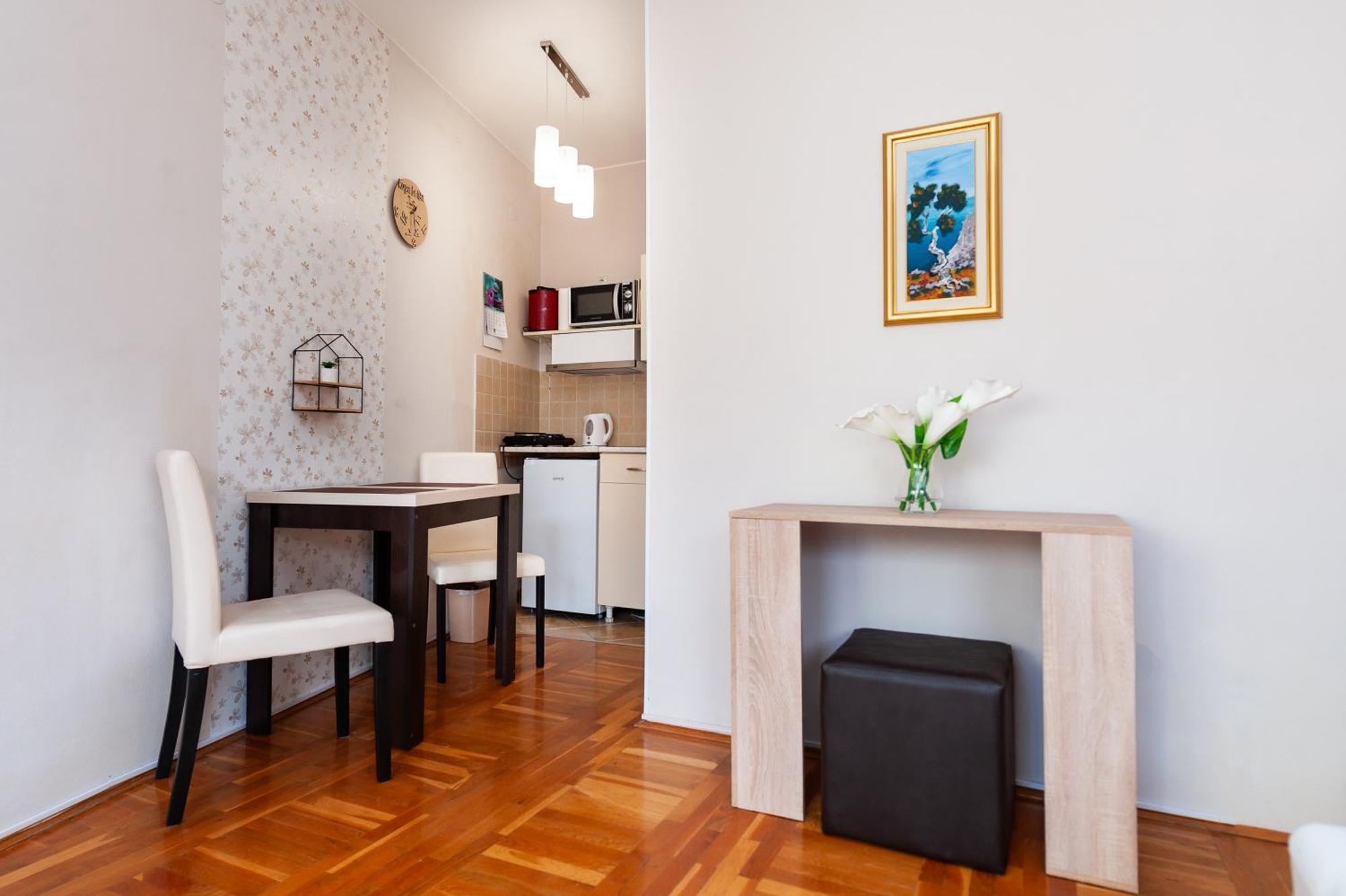 Momo'S Studio Apartment سوبوتيتْسا المظهر الخارجي الصورة